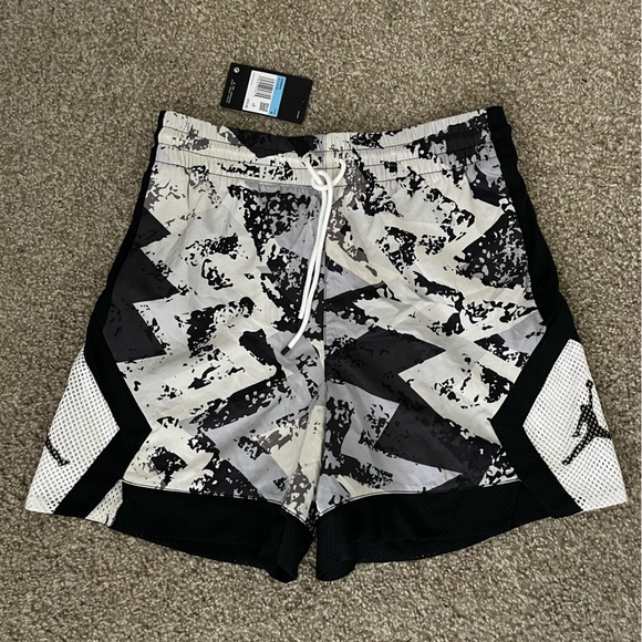 Jordan DNA Heatwave Diamond Women’s Basketball Shorts - Picture 1 of 7